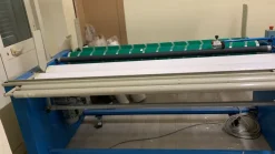 Tavolo arrotola tessuti e taglierine