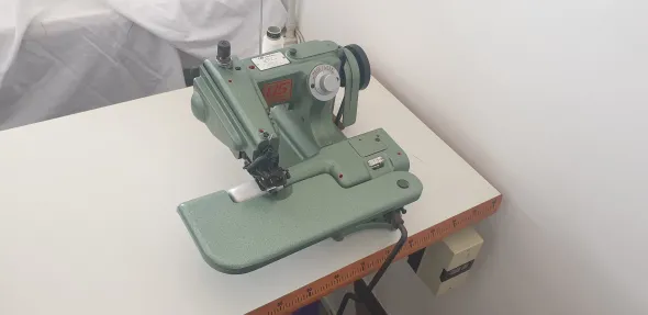 TAVOLO TAGLIO E STESURA MACCHINE DA CUCIRE TESSUTI