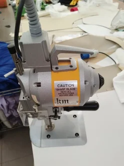 TAVOLO TAGLIO E STESURA MACCHINE DA CUCIRE TESSUTI