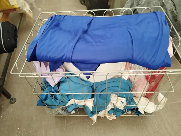 TAVOLO TAGLIO E STESURA MACCHINE DA CUCIRE TESSUTI