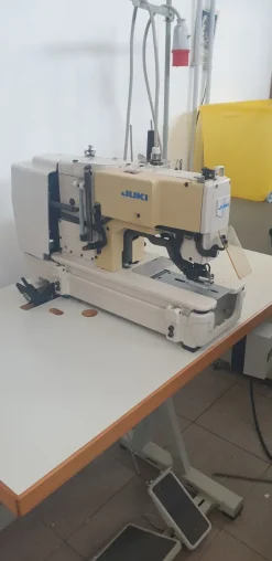 TAVOLO TAGLIO E STESURA MACCHINE DA CUCIRE TESSUTI