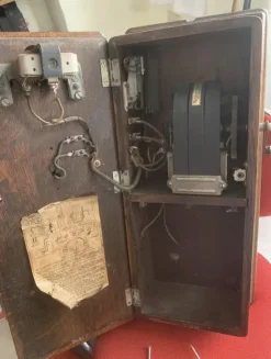 Telefono a parete 1800-1900