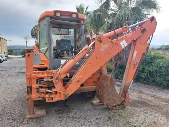 3#7884 Terna gommata Fiat Kobelco FB 100.2