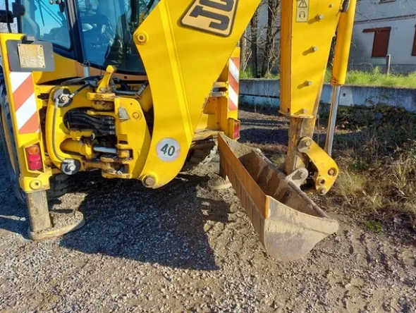 16#6932 Terna JCB