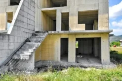 #12942 Terreni con fabbricati in costruzione e futura edificazione