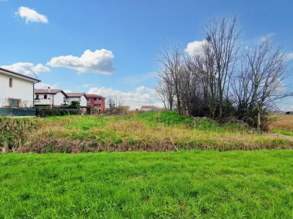 #20332 Terreni edificabili residenziali di 5.900 mq