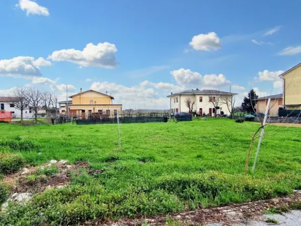 #20332 Terreni edificabili residenziali di 5.900 mq