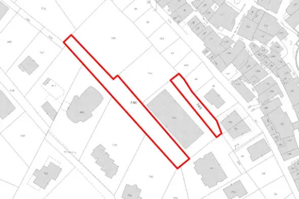 #19634 Terreno adibito a verde privato e parcheggi