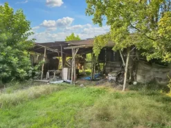 #24328 Terreno agricolo con manufatto precario ad uso deposito