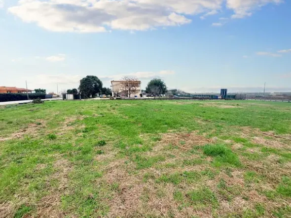 #23067 Terreno agricolo di 30.282 mq