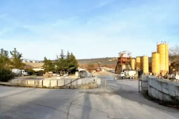 #23647 Terreno con impianto produzione calcestruzzi e inerti