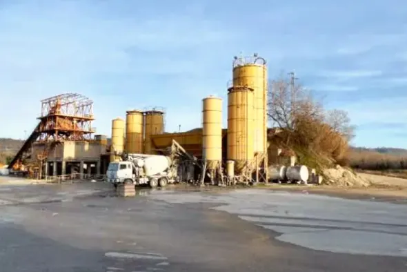 #23647 Terreno con impianto produzione calcestruzzi e inerti