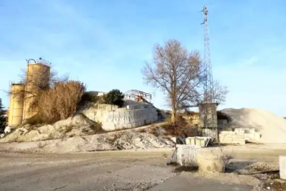 #23647 Terreno con impianto produzione calcestruzzi e inerti