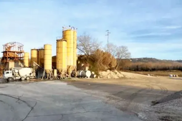 #23647 Terreno con impianto produzione calcestruzzi e inerti