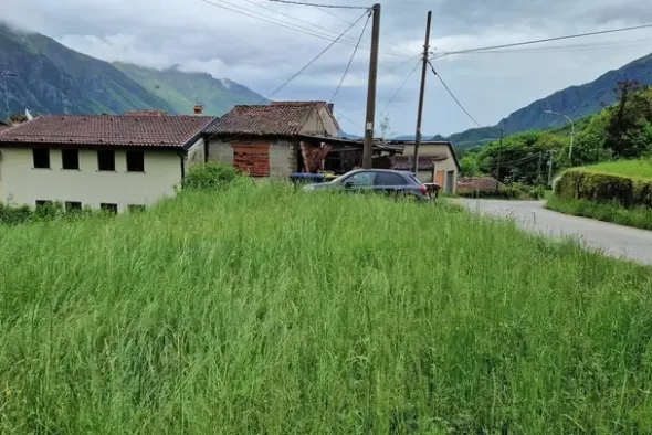 #20889 Terreno di 527 mq in contesto pedemontano