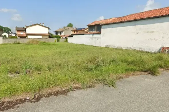 #26112 Terreno edificabile a carattere residenziale