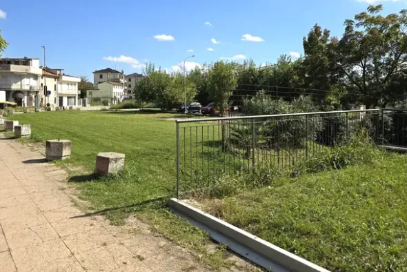 #24546 Terreno edificabile con aree da cedere al Comune