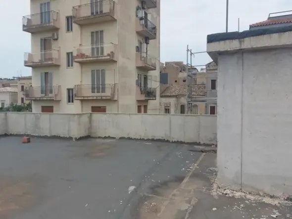 #14605 Terreno edificabile con edificio residenziale in costruzione