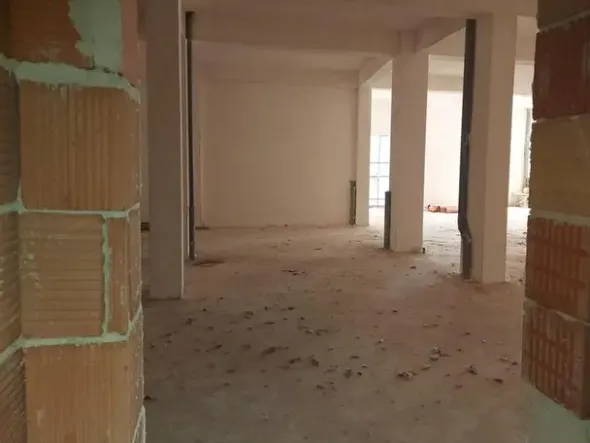#14605 Terreno edificabile con edificio residenziale in costruzione