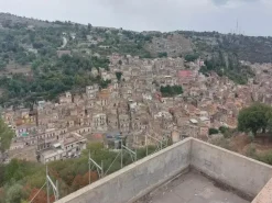 #14605 Terreno edificabile con edificio residenziale in costruzione