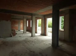 #14605 Terreno edificabile con edificio residenziale in costruzione