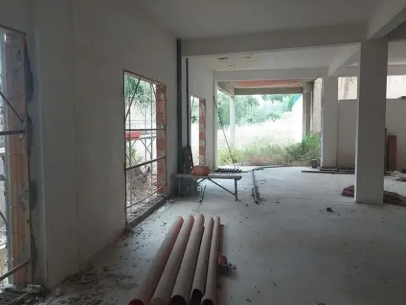 #14605 Terreno edificabile con edificio residenziale in costruzione