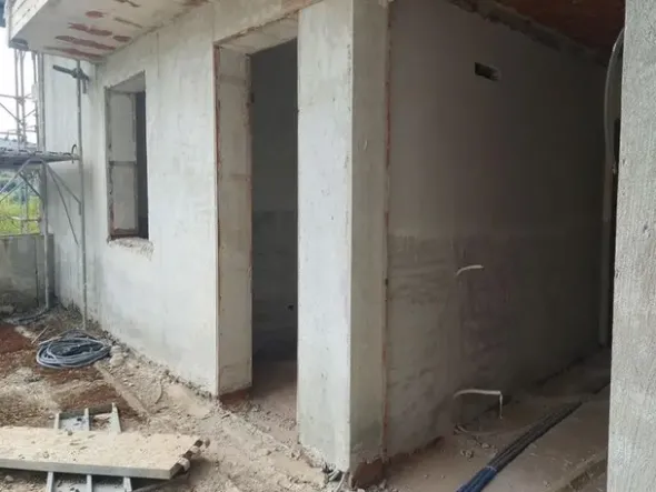 #14605 Terreno edificabile con edificio residenziale in costruzione