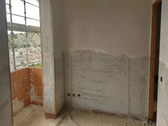#14605 Terreno edificabile con edificio residenziale in costruzione