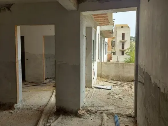 #14605 Terreno edificabile con edificio residenziale in costruzione