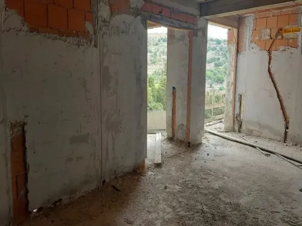 #14605 Terreno edificabile con edificio residenziale in costruzione