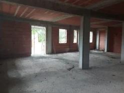 #14605 Terreno edificabile con edificio residenziale in costruzione
