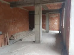 #14605 Terreno edificabile con edificio residenziale in costruzione