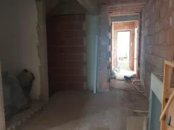 #14605 Terreno edificabile con edificio residenziale in costruzione