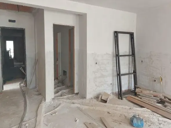 #14605 Terreno edificabile con edificio residenziale in costruzione