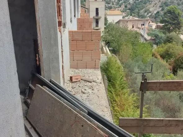 #14605 Terreno edificabile con edificio residenziale in costruzione