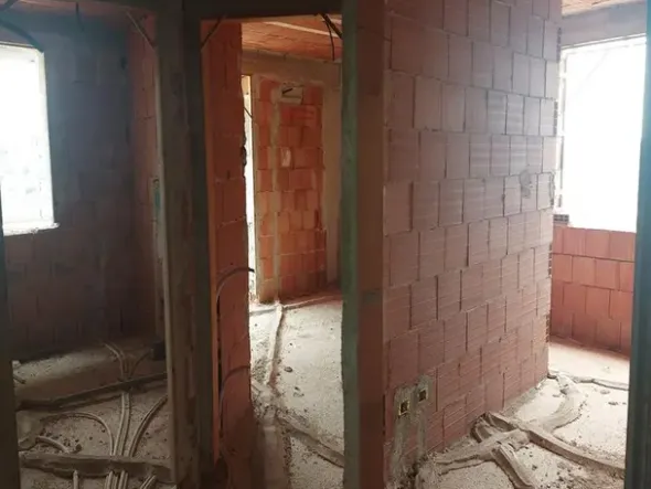 #14605 Terreno edificabile con edificio residenziale in costruzione