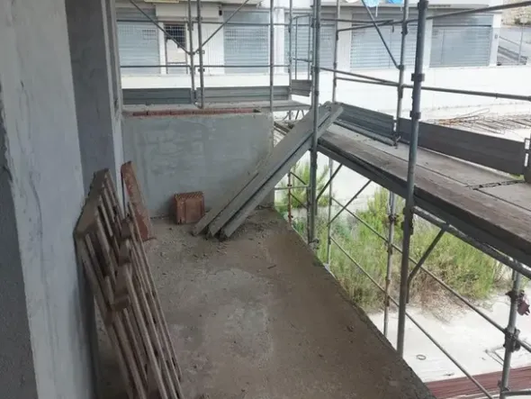 #14605 Terreno edificabile con edificio residenziale in costruzione