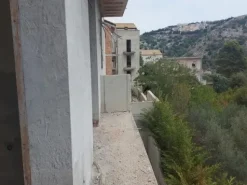 #14605 Terreno edificabile con edificio residenziale in costruzione