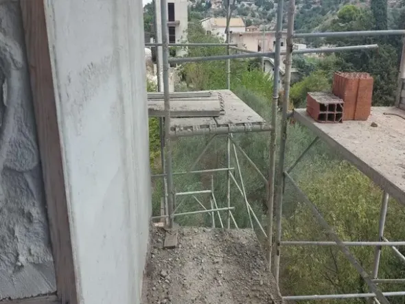 #14605 Terreno edificabile con edificio residenziale in costruzione