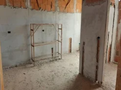 #14605 Terreno edificabile con edificio residenziale in costruzione