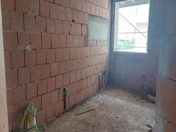 #14605 Terreno edificabile con edificio residenziale in costruzione