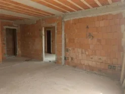 #14605 Terreno edificabile con edificio residenziale in costruzione