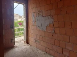 #14605 Terreno edificabile con edificio residenziale in costruzione