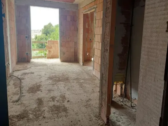 #14605 Terreno edificabile con edificio residenziale in costruzione
