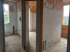 #14605 Terreno edificabile con edificio residenziale in costruzione