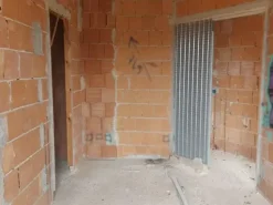 #14605 Terreno edificabile con edificio residenziale in costruzione