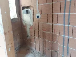 #14605 Terreno edificabile con edificio residenziale in costruzione