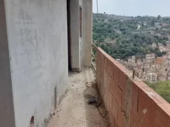 #14605 Terreno edificabile con edificio residenziale in costruzione
