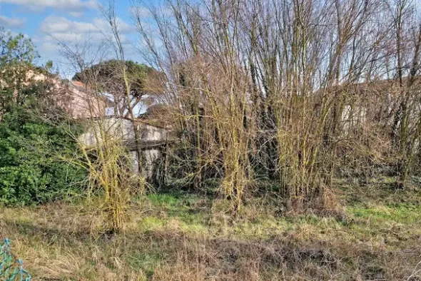 #20199 Terreno edificabile con fabbricati rurali da demolire