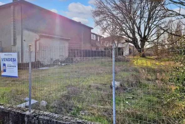 #20199 Terreno edificabile con fabbricati rurali da demolire